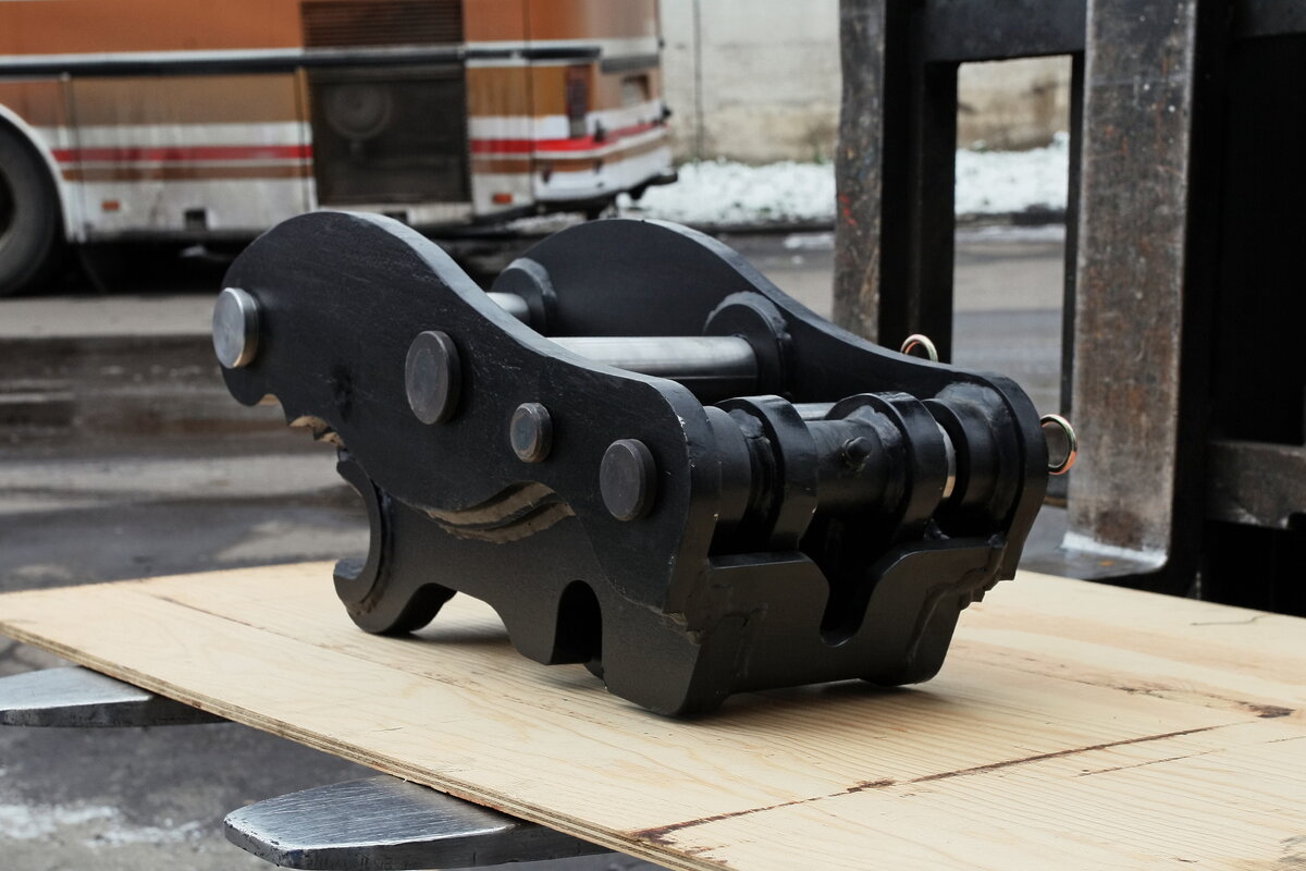 Механические дешевле и не требуют установки г/линии. 