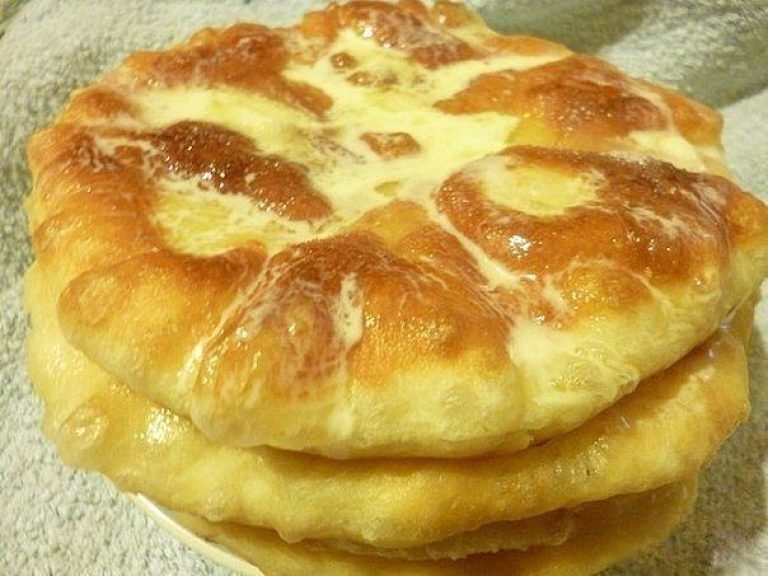 сладкие пышки со сметаной