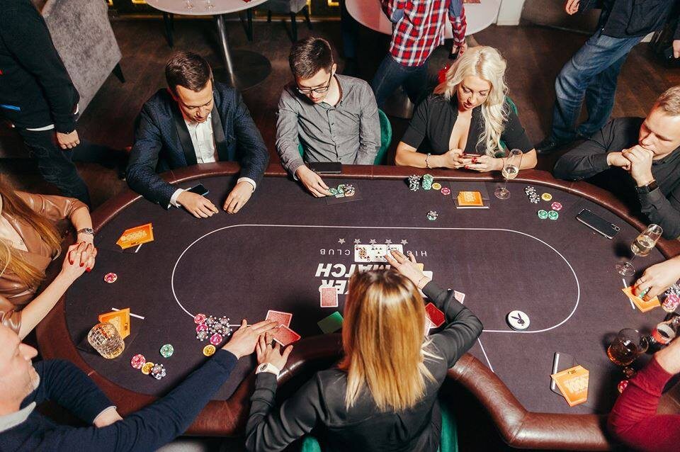 Алексей Дурнев в покерном турнире\