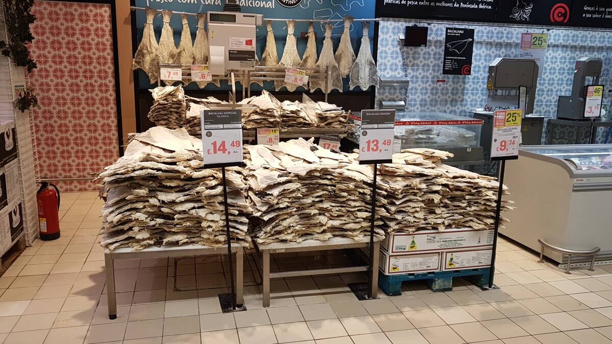 в любом супермаркете вы найдете целый отдел с засушенной соленой треской