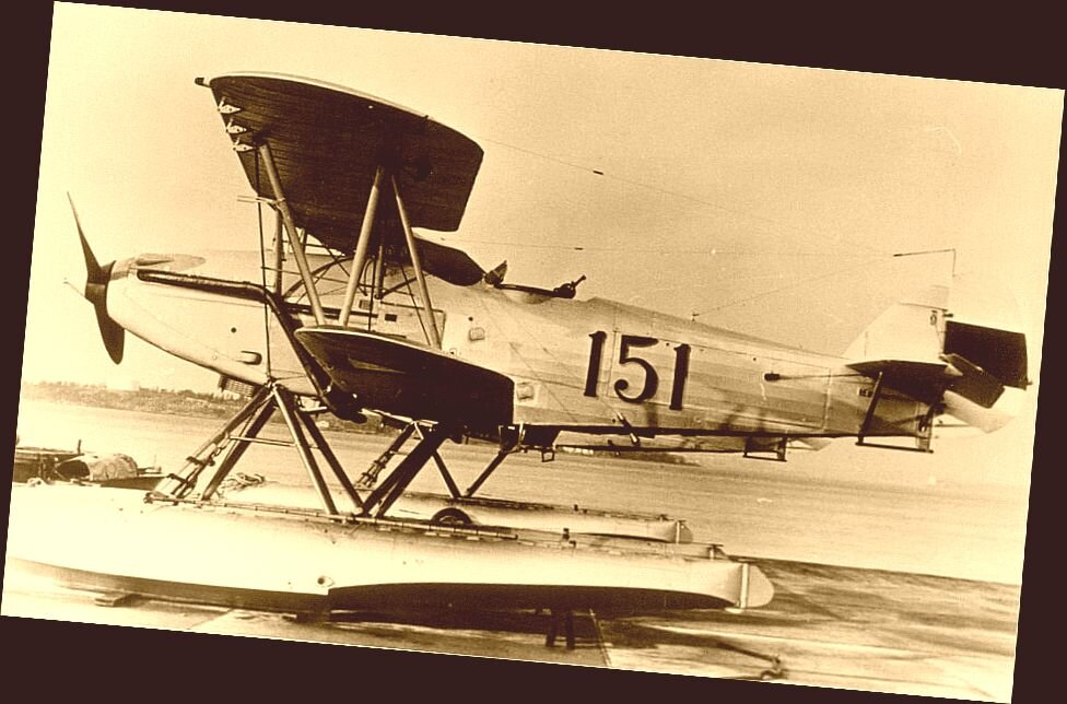 Hawker Hart (эстонский, еще морской, после 37-го перевели в сухопутные)