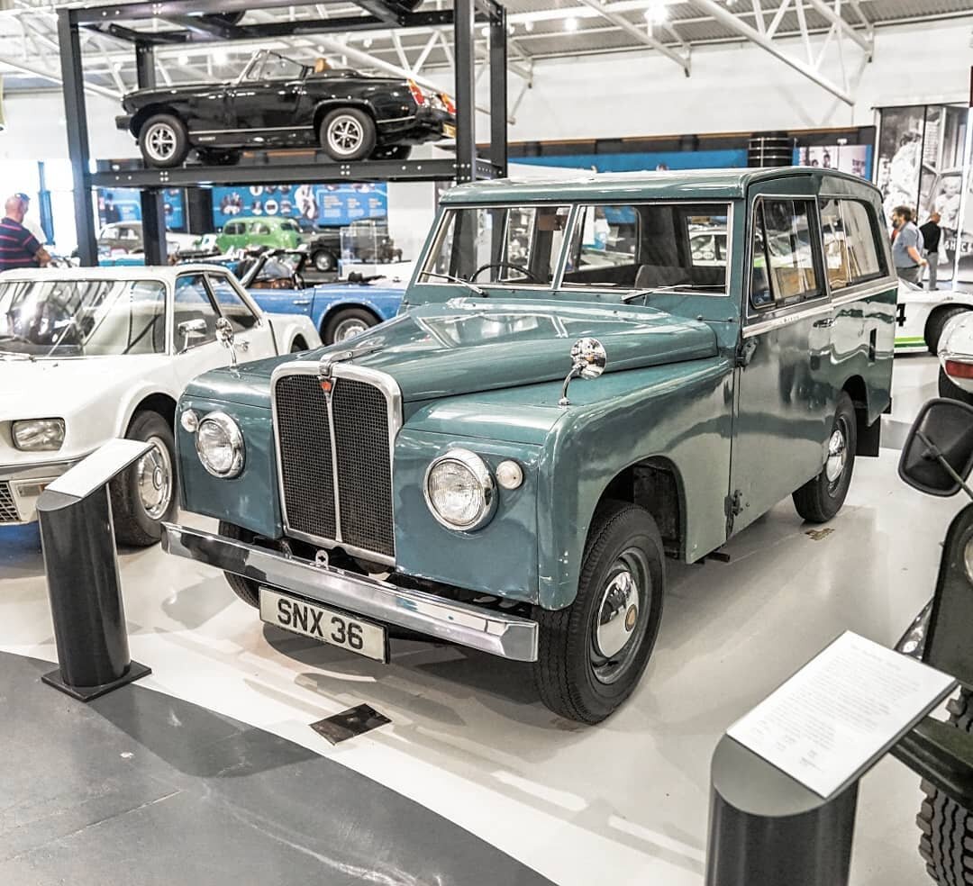 Прототип первой серии 1955 года в British Motor Museum. Роскошная решётка радиатора - в духе легковых Rover