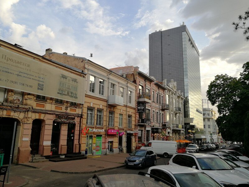 Вот тут видно, как отличается архитектура Ростова на Дону.