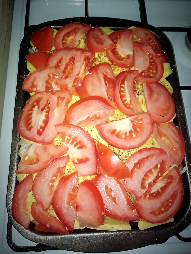 семга запеченная с помидорами и картофелем | Дзен