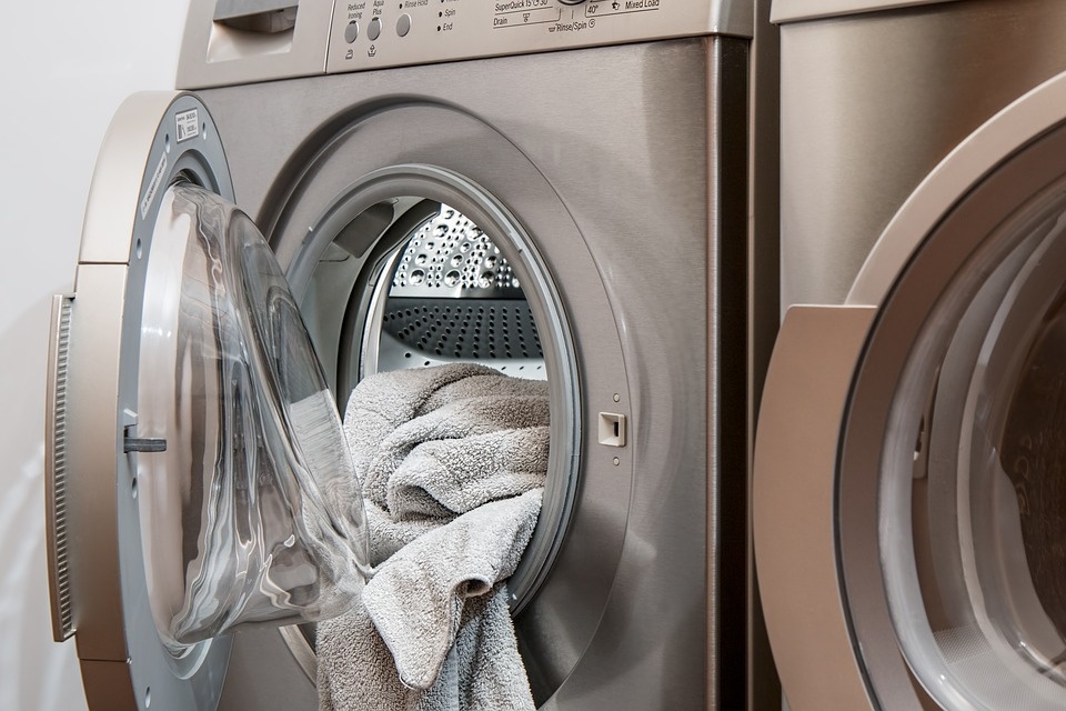 https://pixabay.com/photos/washing-machine-laundry-tumble-drier-2668472/