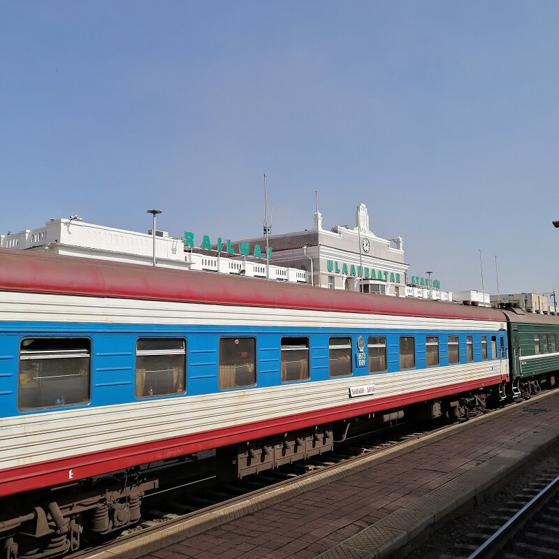 Рейс москва улан батор. Вокзал Улан Батор. ЖД вокзал Улан Батор. Улан Батор ЖД станция. Поезд Москва Улан Батор Пекин.