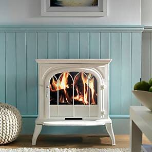 Камин создает уют в доме