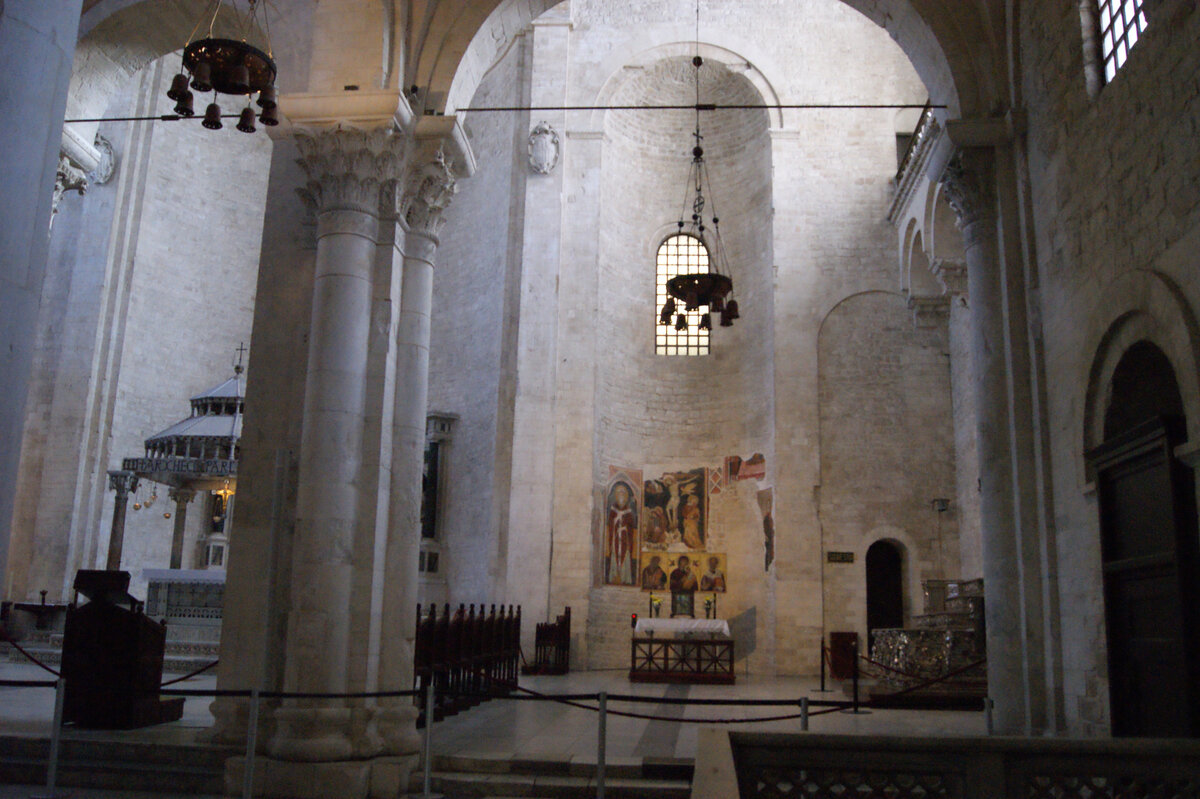 Базилика внутри