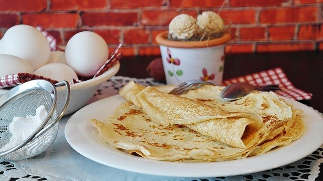 Дома всегда было много еды, и родители относились к ней как к чему-то сакральному - например, никогда нельзя было выкидывать хлеб. Я до сих пор придерживаюсь этих правил.