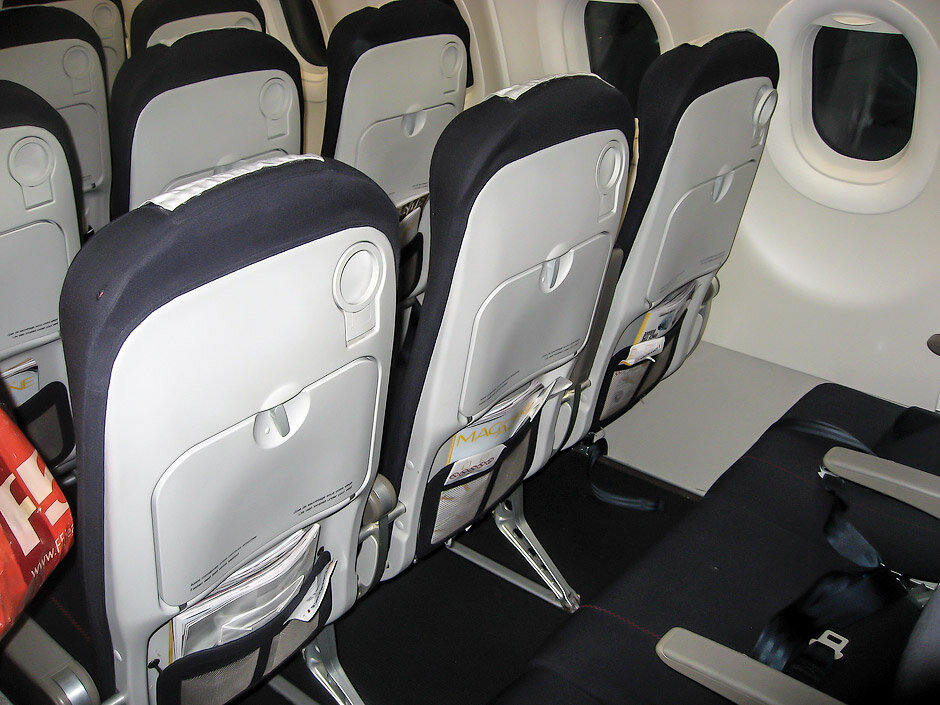 Столик в самолете. Кресла в самолете Airbus a320. Аэробус 320 кресла. Airbus a320 Air France салон. S7 a320 сиденье.