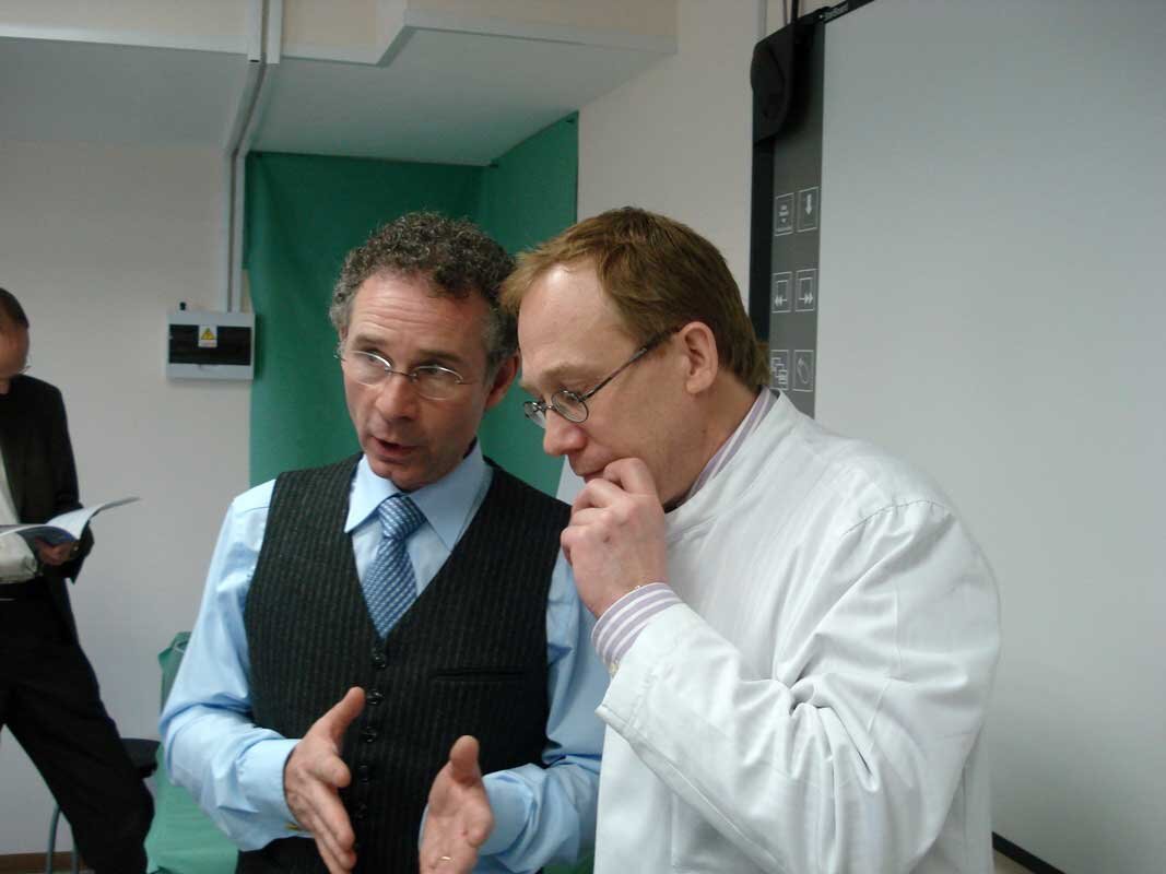 Спорят два профессора !