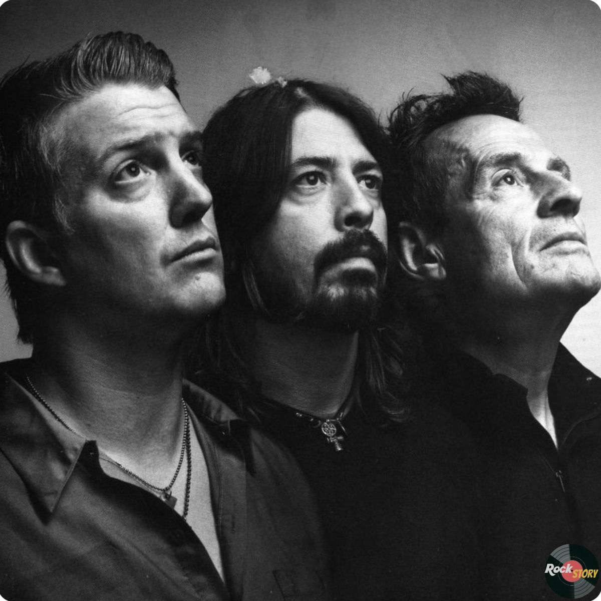 На фотографии: участники группы Them Crooked Vultures