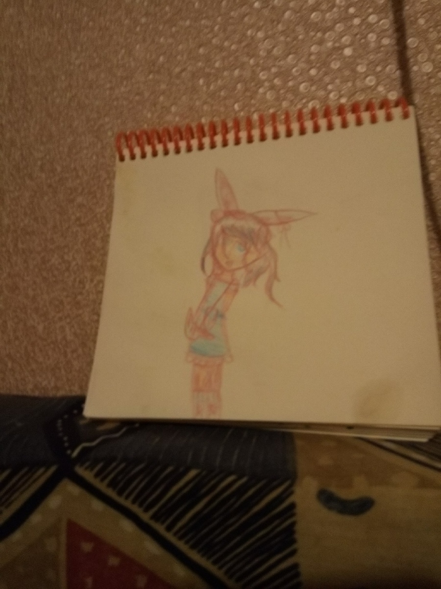 Это Вика всё рисуетэ