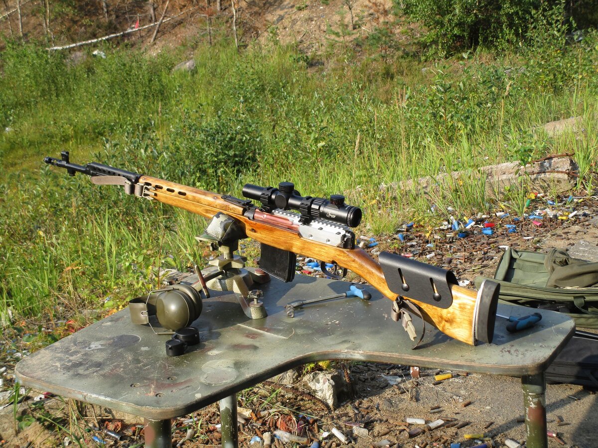 Винтовка СВТ с "загонником" установленным на крышку "ПЛИОТРЕМА" от компании LYNXARMS.