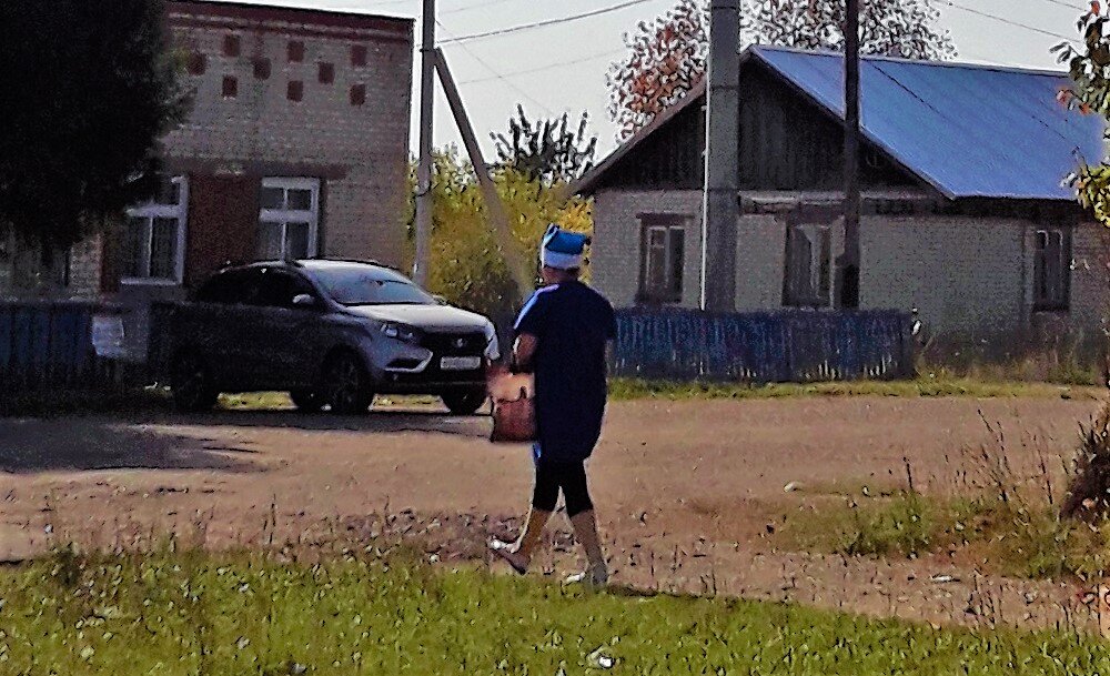 Побывали в старинном селе Юлъялы, где с XII века проводилась «Торгица», показываю, что увидела на его улицах