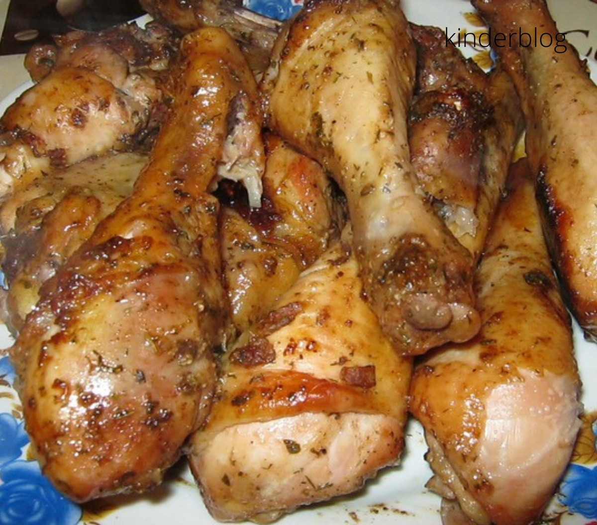Курица в рукаве сколько времени готовить. Голень курицы. Куриные голени в рукаве. Куриные голени в духовке. Ножки в рукаве в духовке.