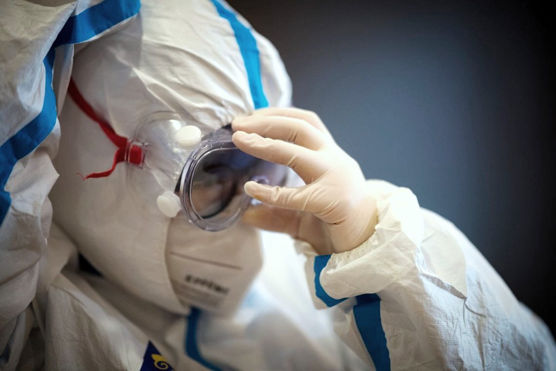 К сожалению, коронавирус распространяется по всему миру и действующей вакцины пока не изобретено, что ведет к новым жертвам