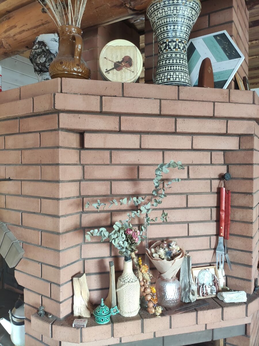 Наша печь с камином... заставленная всякими штуками...