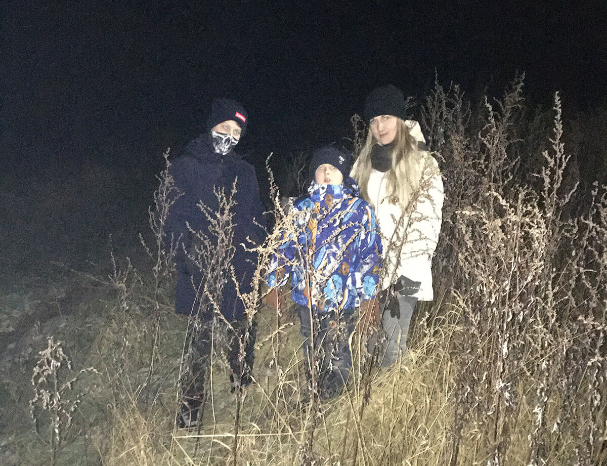 И даже поздним вечером ходим гулять.