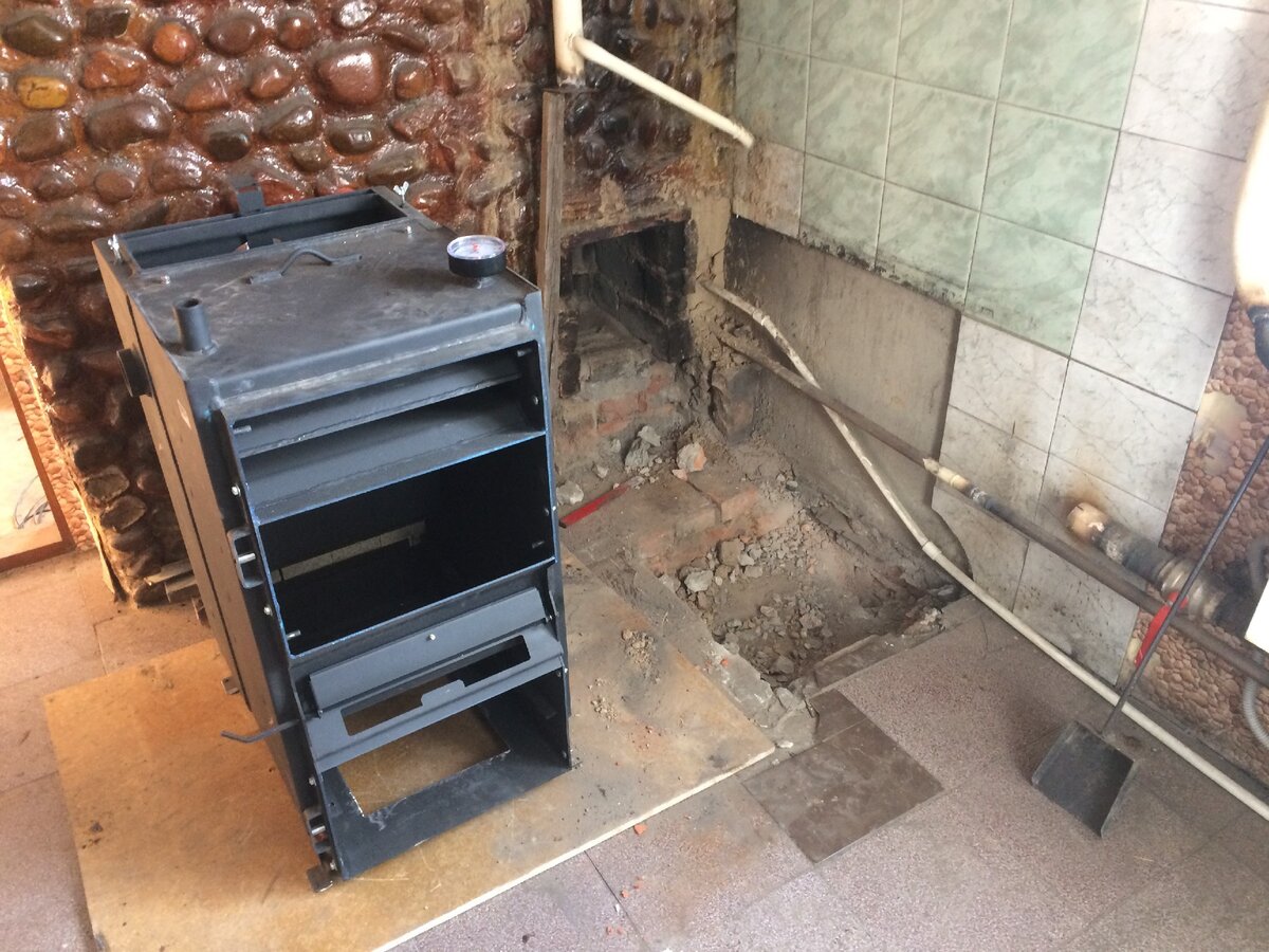 Начало бурения. Видно вырез в днище котла.