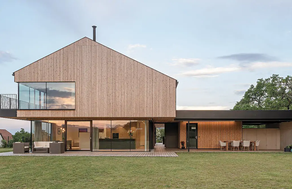 Отель и офис небольшой компании.Австрия