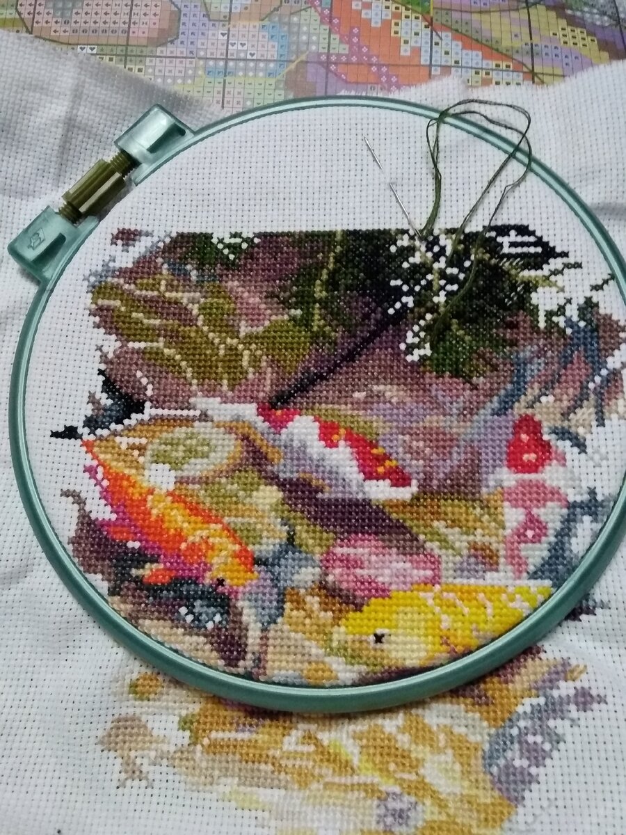 Водоросли проявились на вышивке