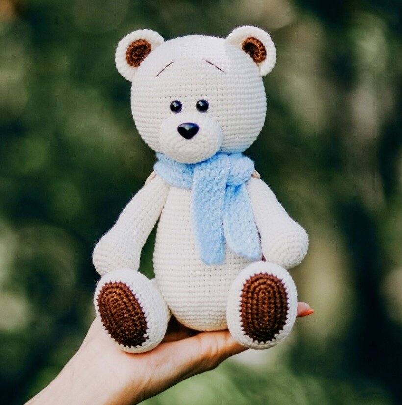 Мишка амигуруми описание. Mishka Amigurumi мишка. Полярный мишка амигуруми. Белый мишка амигуруми. Полярный мишка амигуруми белый.