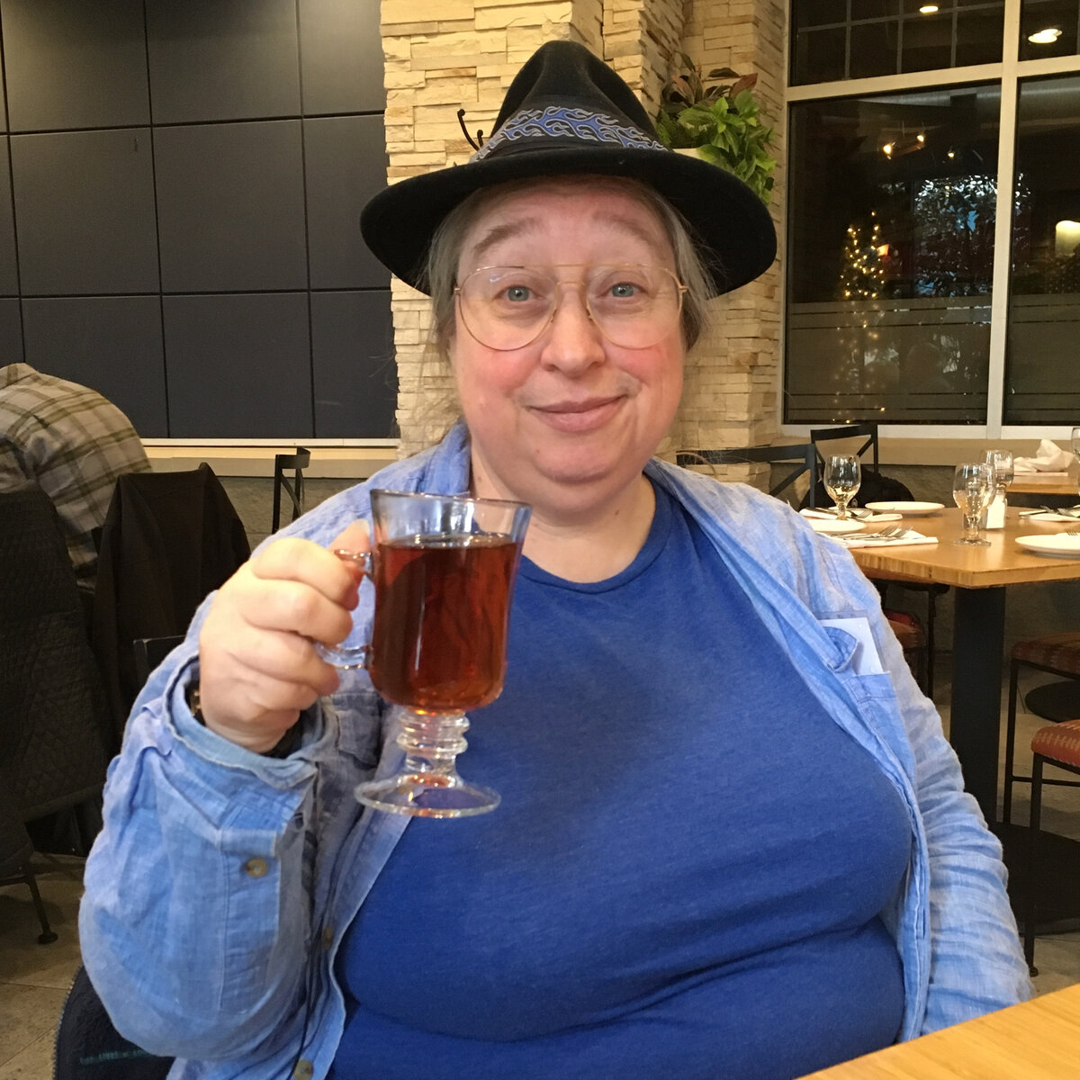 Джо Уолтон - валлийско-канадская писательница и поэтесса, работающая в жанрах фэнтези и научной фантастики