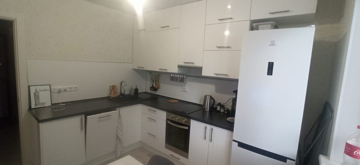 После просмотра огромного количества фото в Инстаграмм и Дзене поняли, что чёрно-белый вариант что надо!