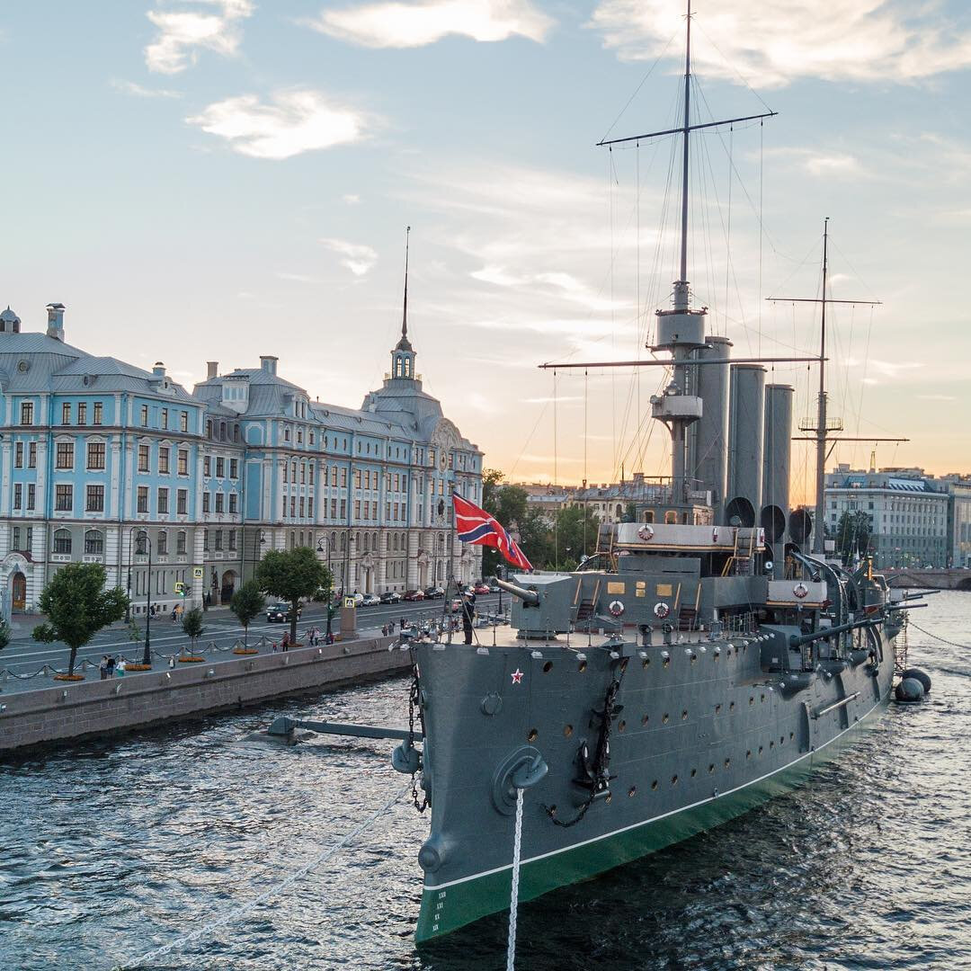 Корабль в Питере Аврора