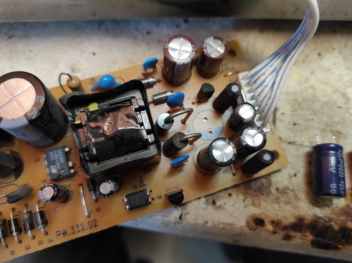 блок питания монитора lg конденсаторы. телевизор долго включается после. телевизор включается и выключается. телевизор самсунг щелкает. телевизор долго включается после.