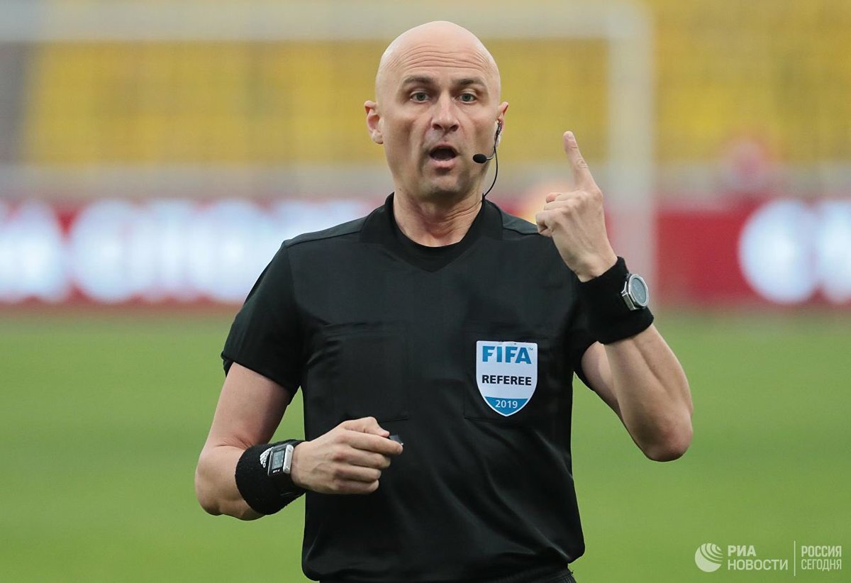 FIFA referee Сергей