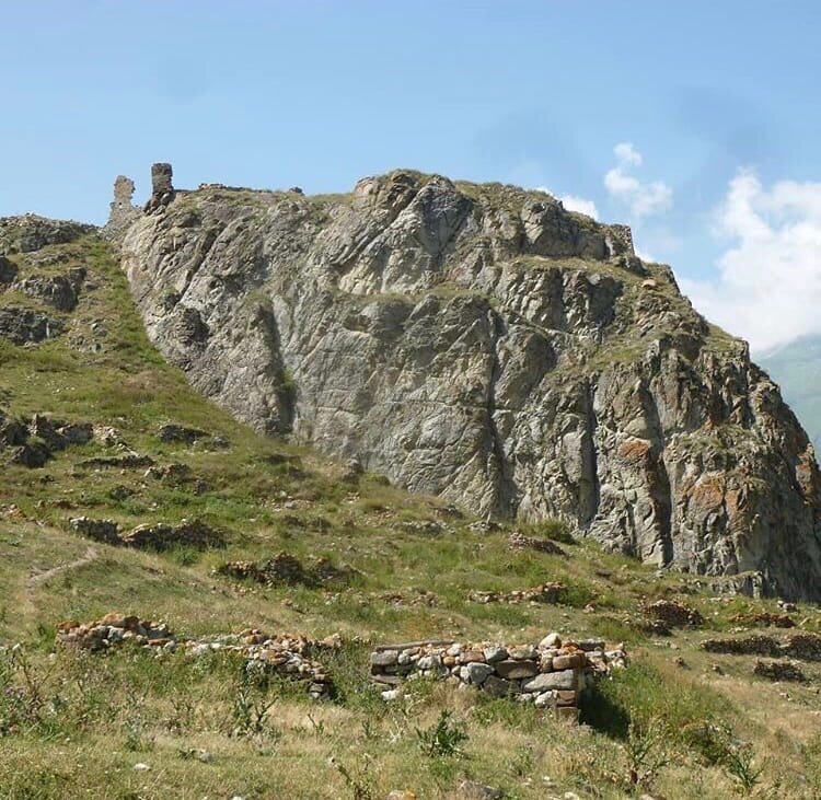 селение Курнаят и одноименный замок, наши дни