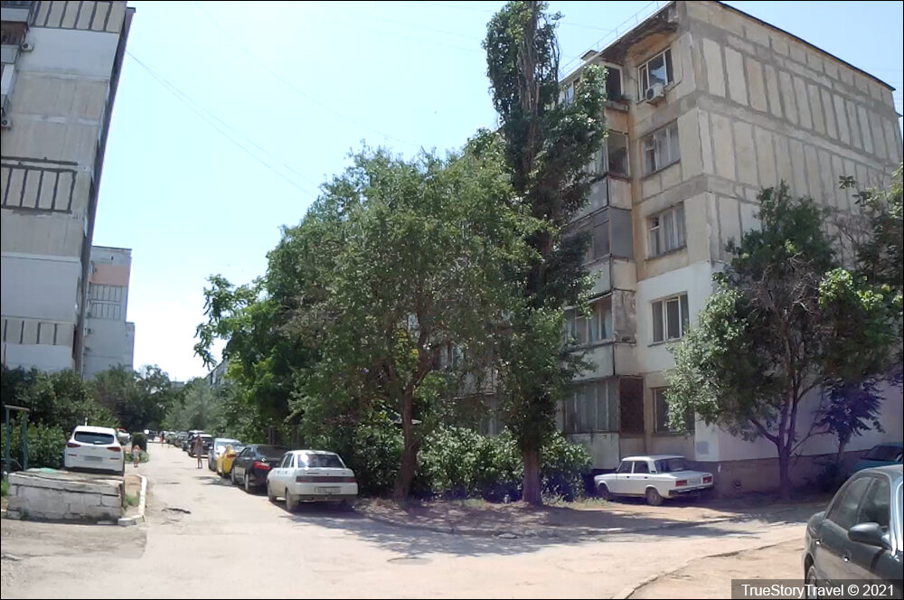 Крым - Как выглядит обычный крымский двор? Романтика СССР или суровая реальность современной России