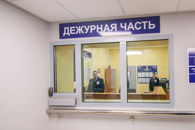 «Заходим в отдел на Новый год, а там шампанское, мишура, все радостные? Это вот все миф! Такого нет вообще! Обычный дежурный день»Фото: «БИЗНЕС Online»