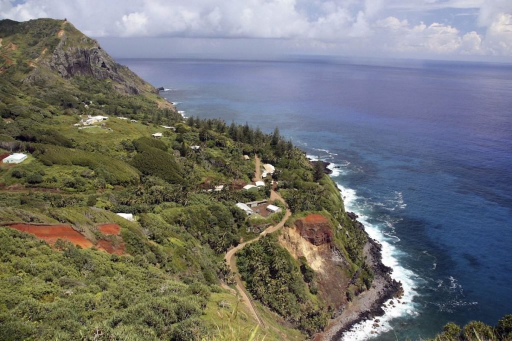 Самый далекий остров Земли имел все ресурсы и мог стать маленьким раем...  