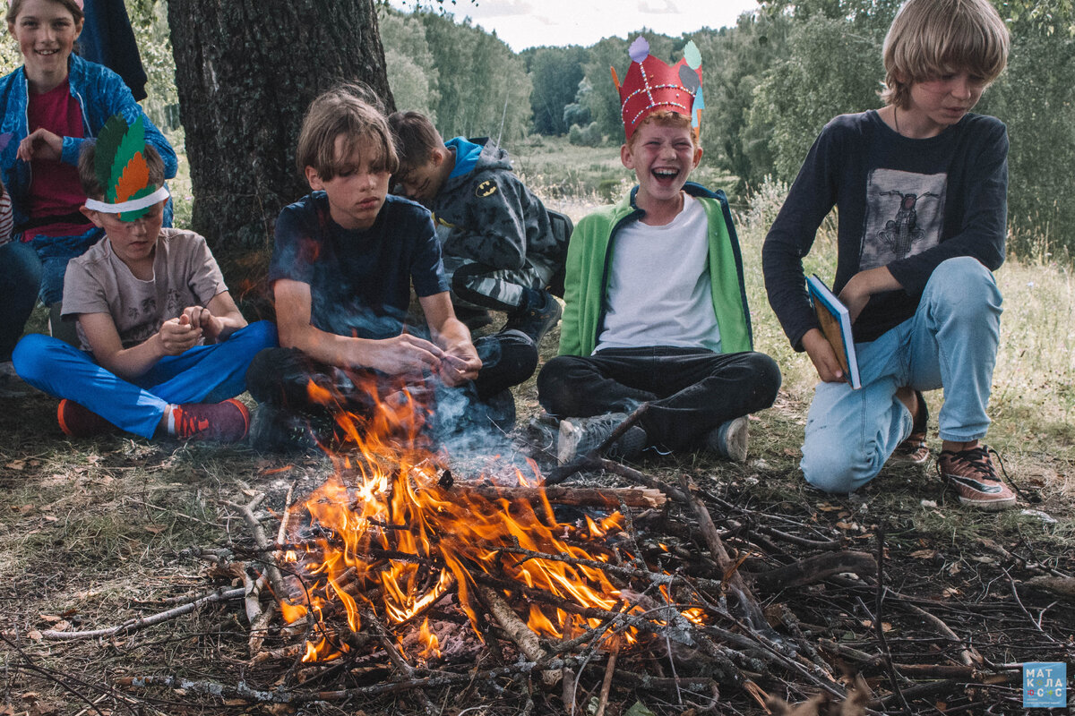 До того, как попасть в этот калейдоскоп приключения, я и не подозревала, сколько всего можно соединить в одной программе: сходить в поход с математикой, по дороге решить задачи, научиться ориентированию, расшифровать координаты тайника. А по пути вспомнить Историю и повторить Биологию. 