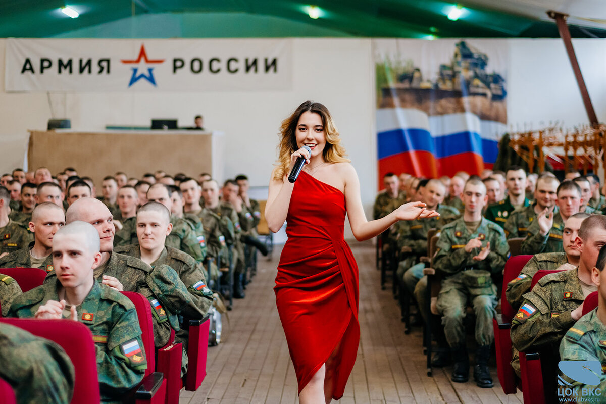 Творческая группа ЦОК ВКС выступила перед участниками Парада Победы на Красной площади