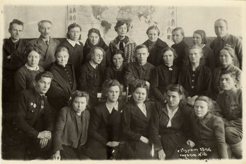 Учителя средней школы № 16 г. Мурома. 1946 год.