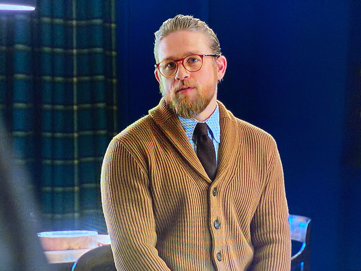 Кадр из фильма «Джентльмены» Гая Ричи. Реймонд Смит — пример для каждого ассистента!