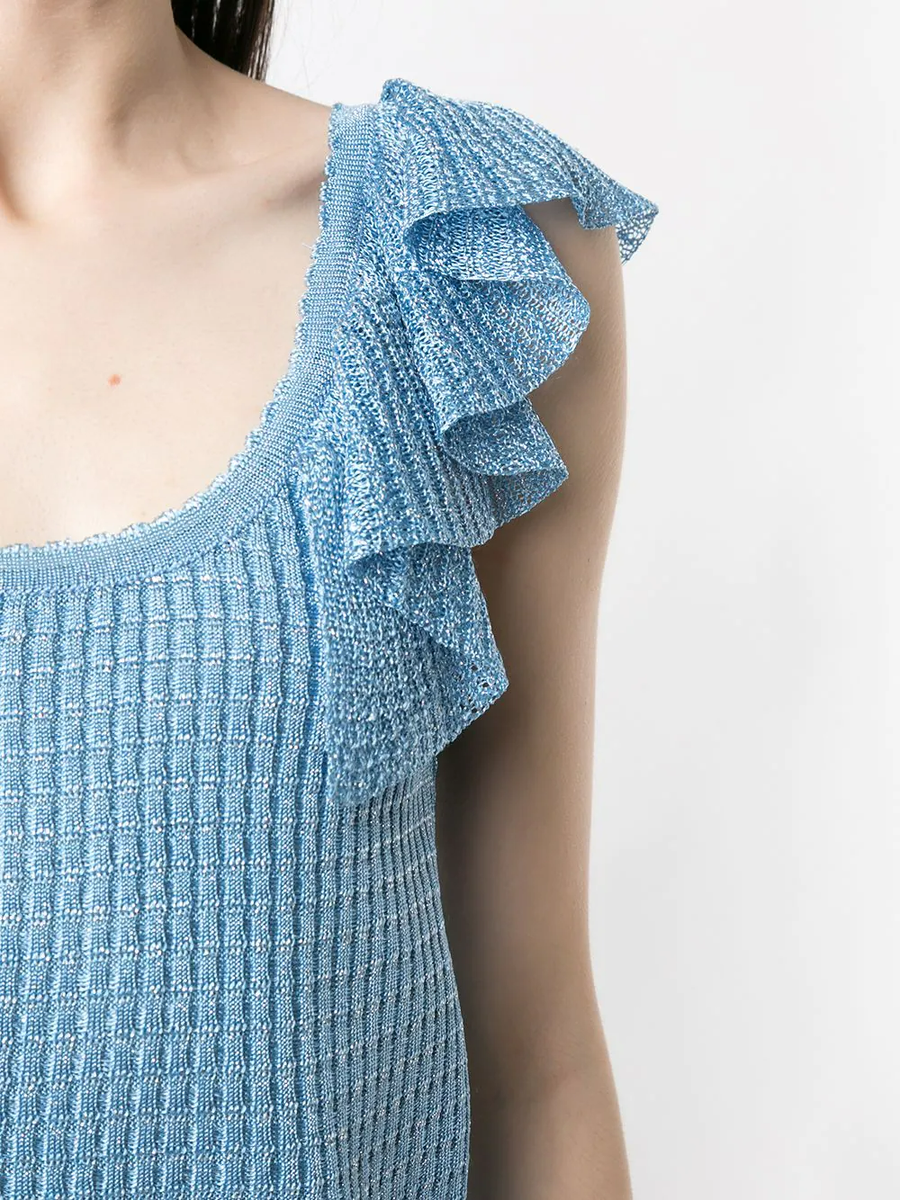 Топ от Olympiah.  Глубокий вырез горловины, отделка рюшами, фактурная вязка и прямой крой.
Состав: Вискоза 100%
