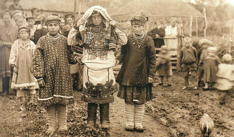 Мордовские девушки. Источник: fulr.karelia.ru