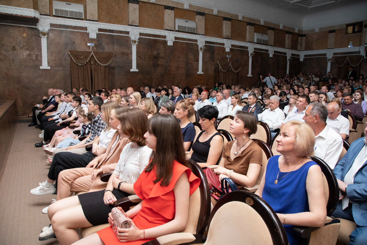 Все эти люди любят Крым, хотят видеть его процветающим и готовы над этим работать