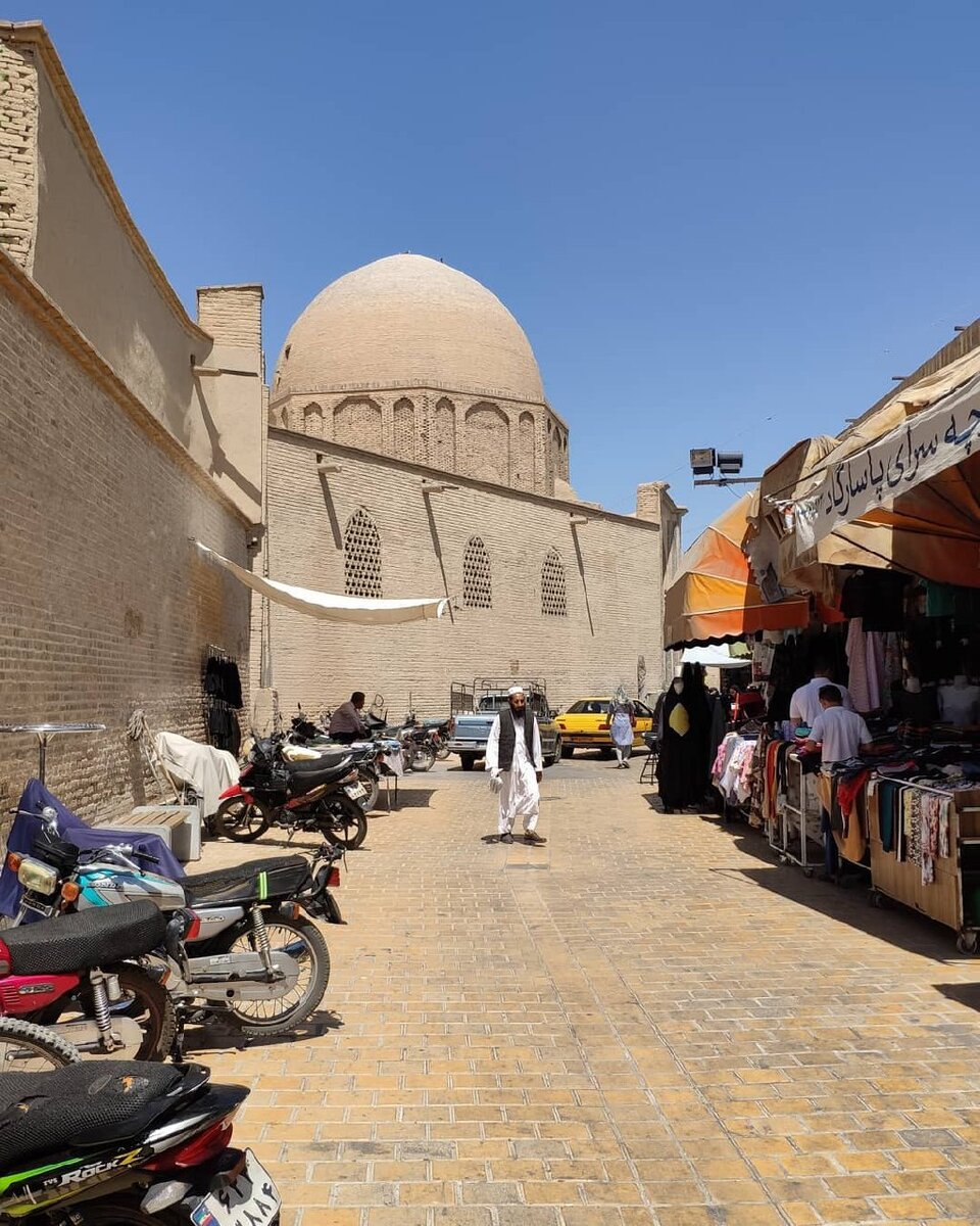 Мини-базар в Иране.