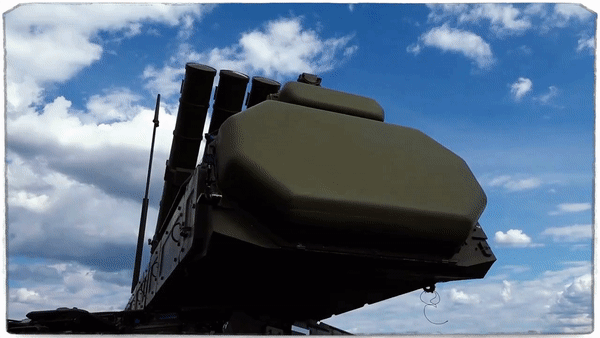 Источник: Минобороны России. Работа ЗРК Бук-М3 не на полигоне. Точные данные не раскрываются, но беспилотников приземлили достаточно много, десятки а то и сотни.