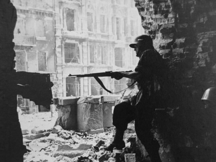 
Варшавские повстанцы. Источник: https://waralbum.ru/26951/