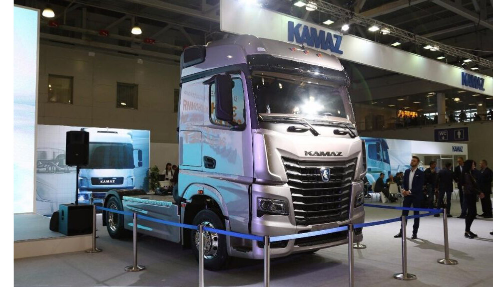 Продажи новых грузовых автомобилей предположительно снизятся в России на треть, на рынке будет расти доля КамАЗа и других отечественных производителей.-2