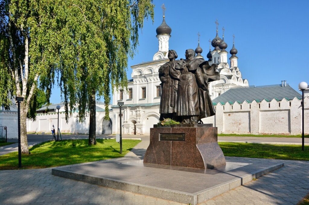 Памятник петру и февронии в муроме фото Муром - центр всероссийских торжеств в честь Дня семьи, любви и верности: каковы