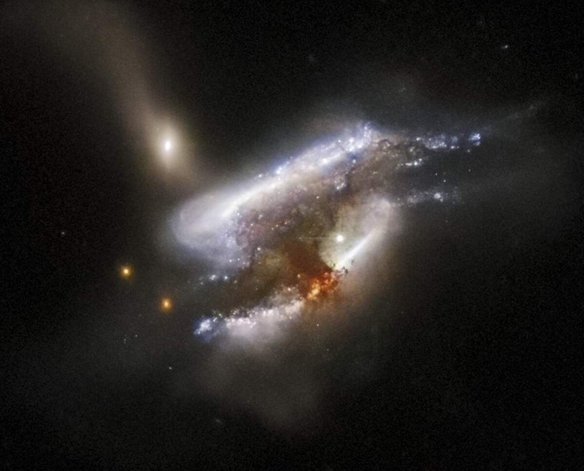 Слияние галактик IC 2431. Источник: NASA/ESA/Hubble/W. Keel /DOE / FNAL/DECam/CTIO/NOIRLab / NSF/AURA/SDSS / Judy Schmidt