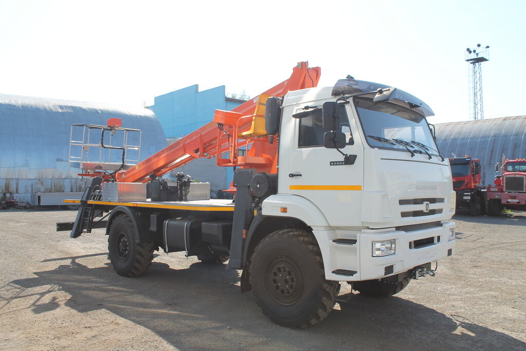 Телескопическая автовышка ПЕРМЯК на шасси КАМАЗ-43502